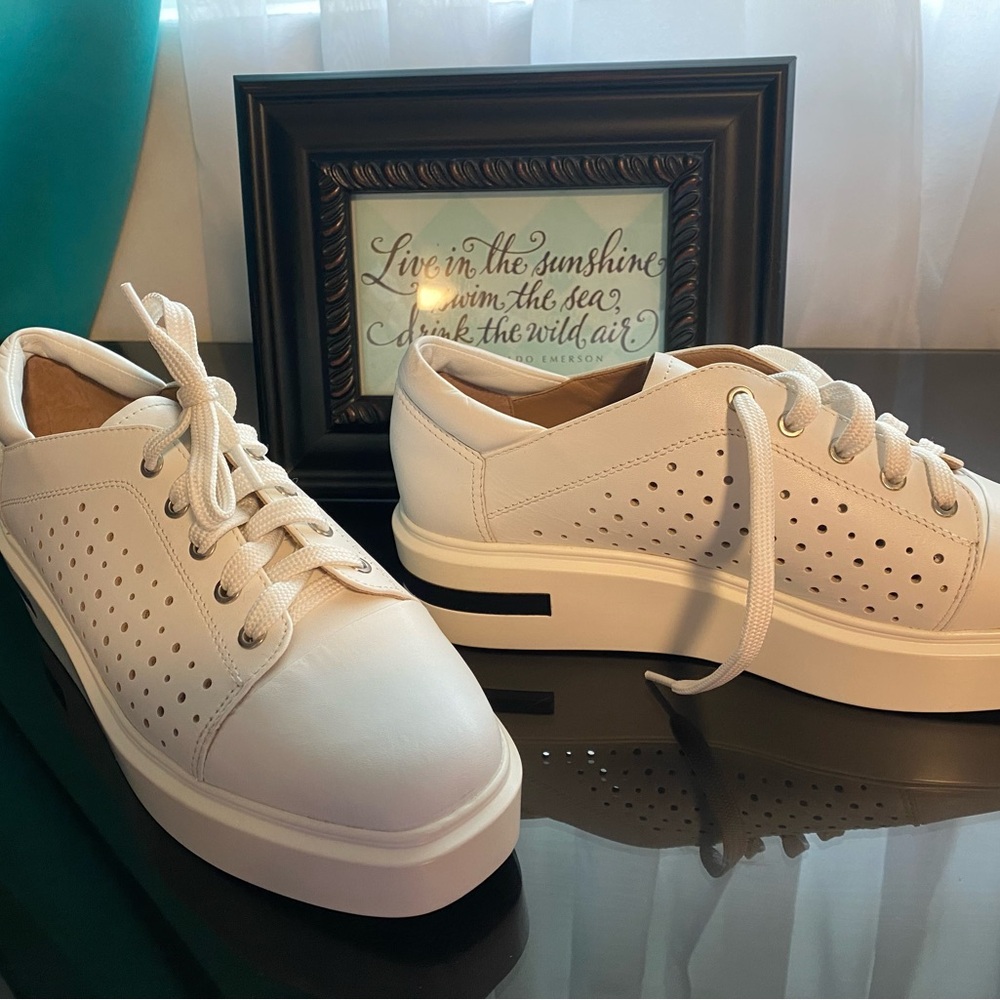 LINEA PAOLO Kendra Platform Sneaker in White Leather Size 9 New without box